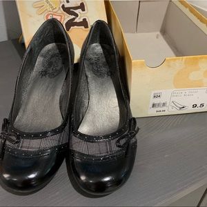 Black pumps size 9.5 by Mudd